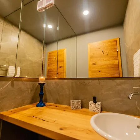 Апартаменти Isolina Rooftop Private Terrace And Garage Брашов