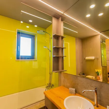 Апартаменти Isolina Rooftop Private Terrace And Garage *